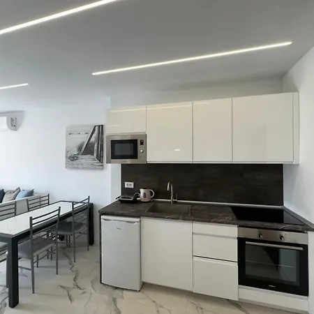 Paraiso Del Sur Tenerife -the Swimming Pool Is Under Reconstruction